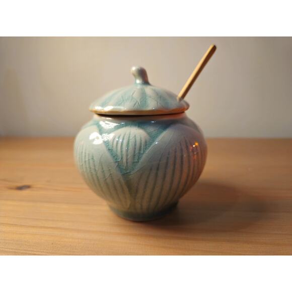 Vintage Thai Siam Celadon Crackle Glaze Jar with Lid & Spoon - Picture 1 of 7